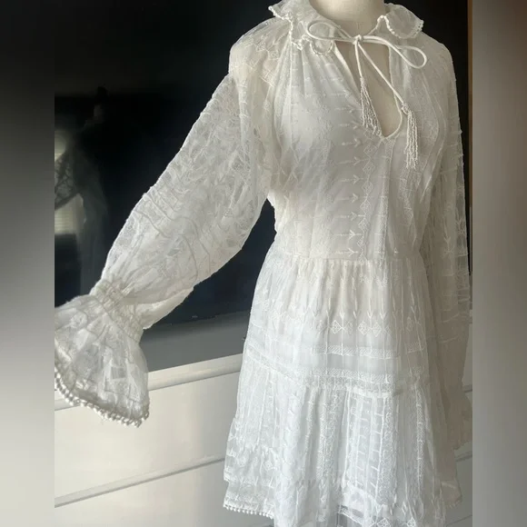 Zara’s elegant White Lace Half Dress - Picture 3 of 3